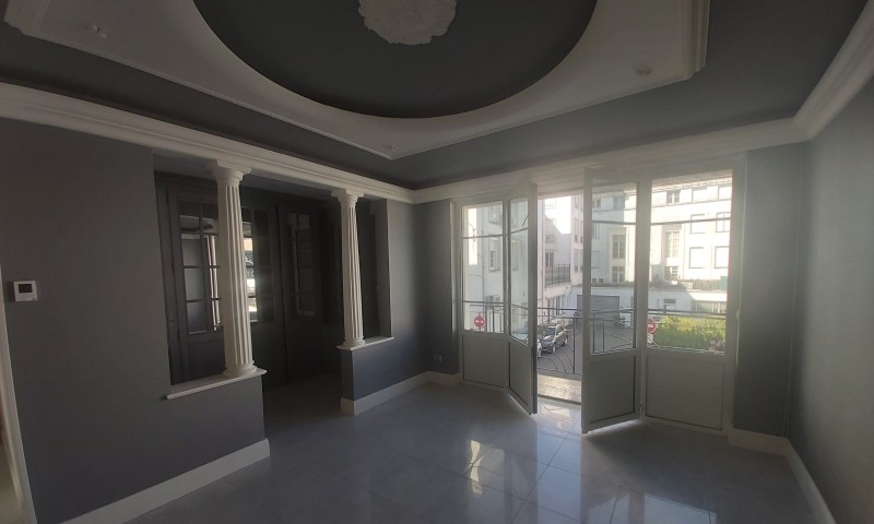 VILLA AVEC DEPENDANCE A LOUER A L'ANNEE